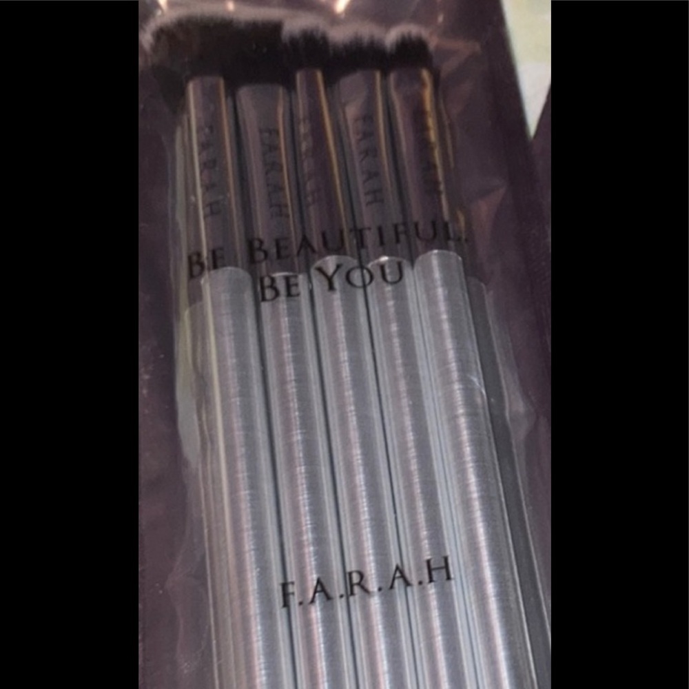 🆕 5 piece Farrah brushes